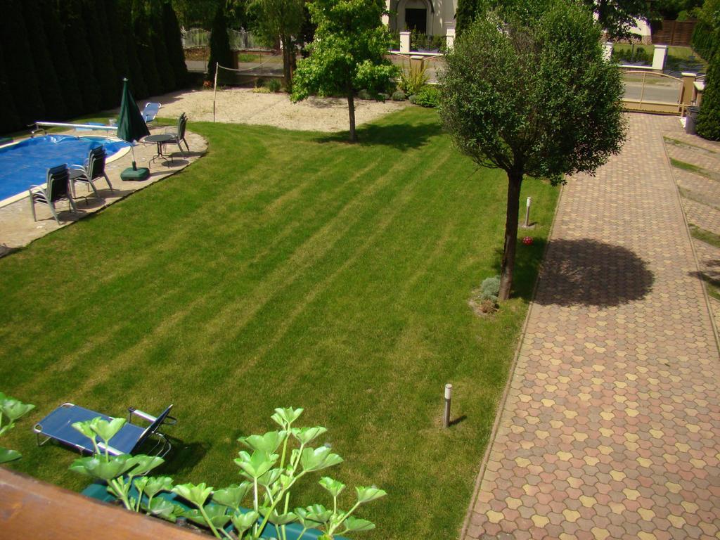 Kuenszler Apartmanhaz Zamárdi Buitenkant foto