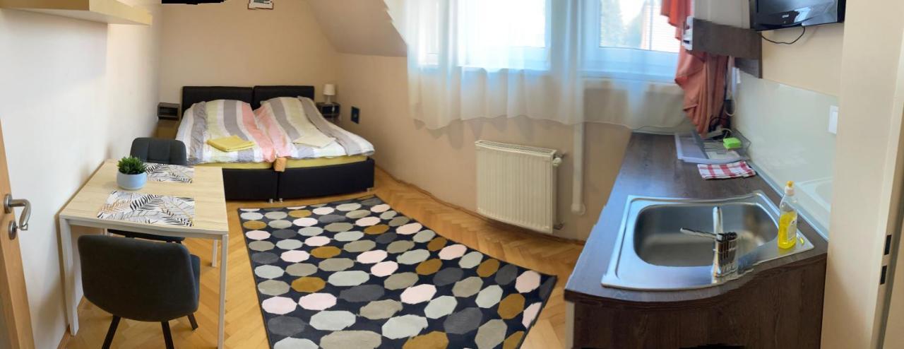 Kuenszler Apartmanhaz Zamárdi Buitenkant foto