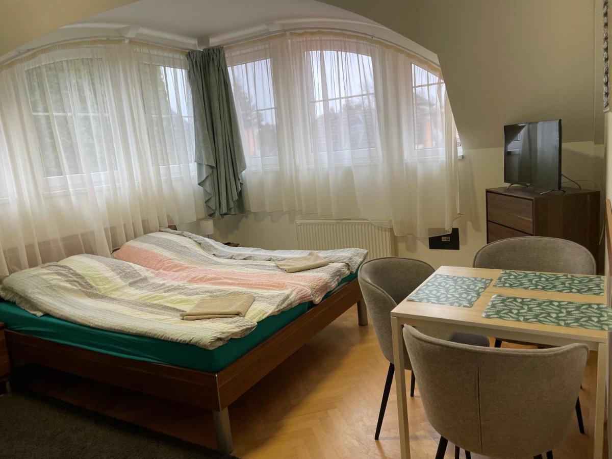 Kuenszler Apartmanhaz Zamárdi Buitenkant foto