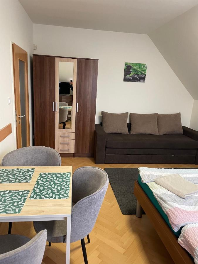 Kuenszler Apartmanhaz Zamárdi Buitenkant foto