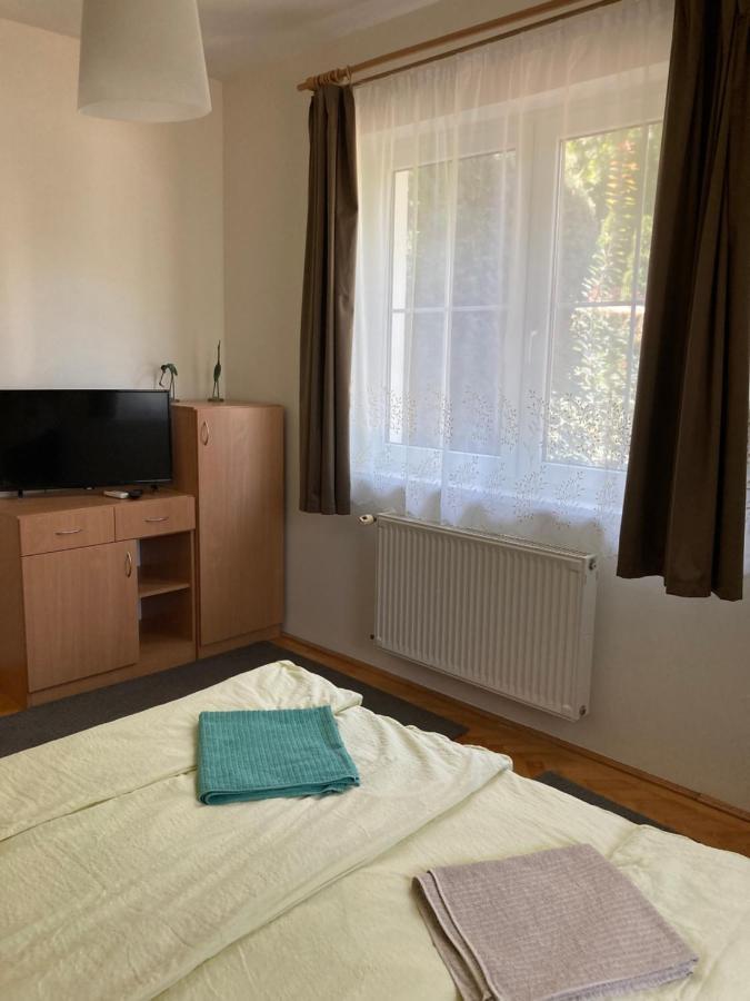 Kuenszler Apartmanhaz Zamárdi Buitenkant foto