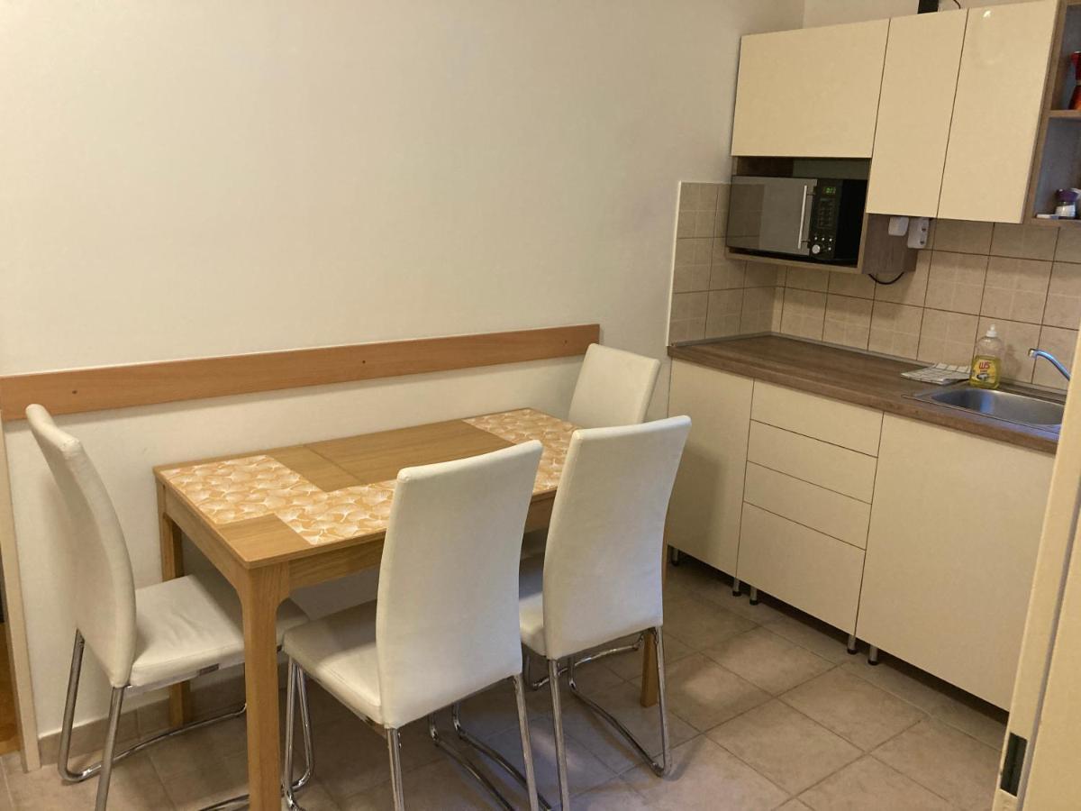Kuenszler Apartmanhaz Zamárdi Buitenkant foto