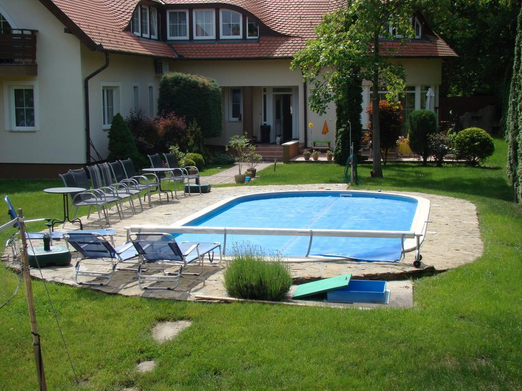 Kuenszler Apartmanhaz Zamárdi Buitenkant foto